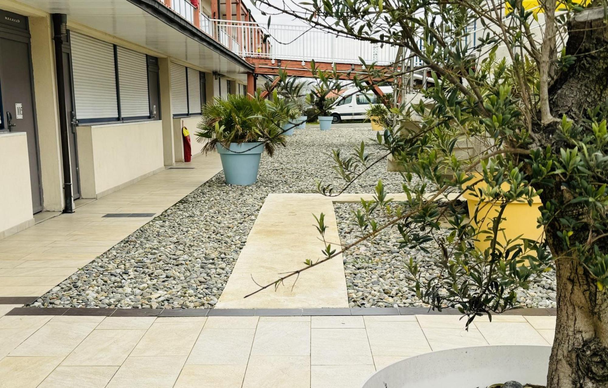 Kyriad Toulouse Sud - Roques Exterior photo